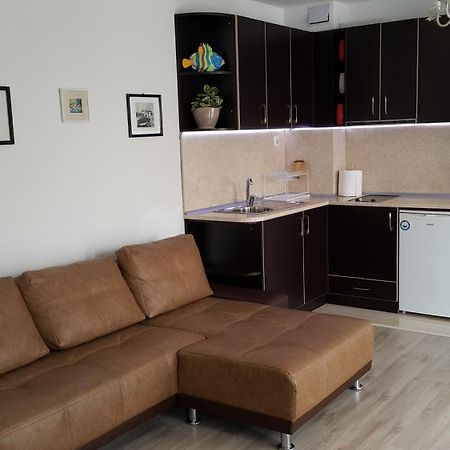 Kraybrezhna Apartment Pomorie Bagian luar foto