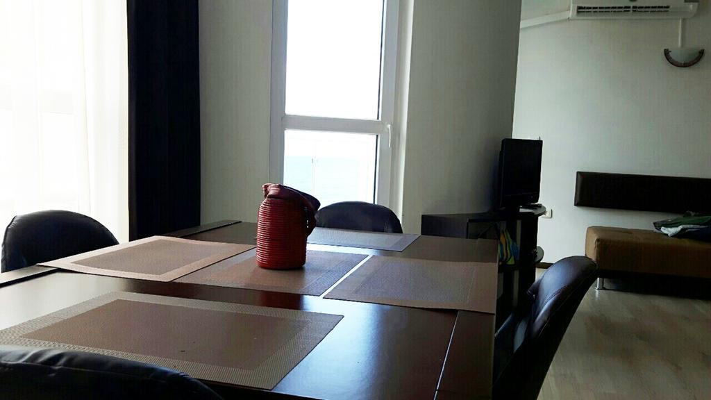 Kraybrezhna Apartment Pomorie Bagian luar foto
