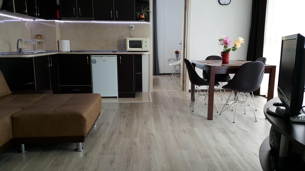 Kraybrezhna Apartment Pomorie Bagian luar foto
