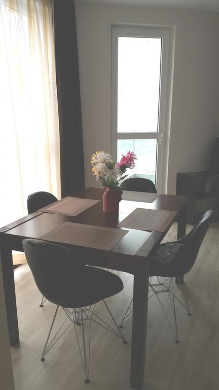 Kraybrezhna Apartment Pomorie Bagian luar foto