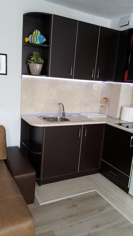 Kraybrezhna Apartment Pomorie Bagian luar foto