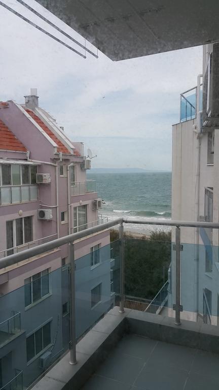 Kraybrezhna Apartment Pomorie Bagian luar foto