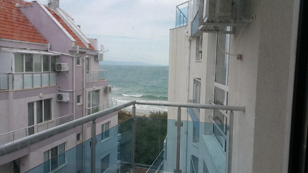 Kraybrezhna Apartment Pomorie Bagian luar foto