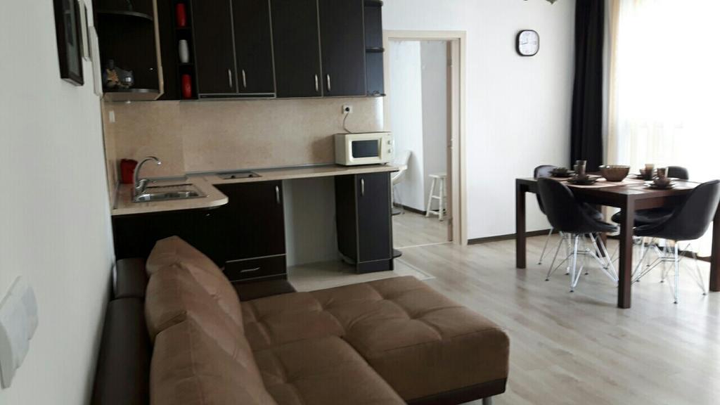 Kraybrezhna Apartment Pomorie Bagian luar foto